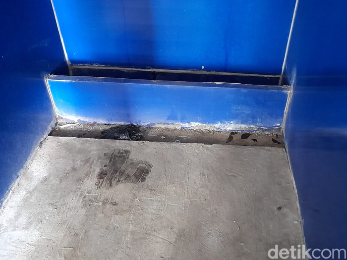 Tempat wudu di Halte Transjakarta Monas, Jl Medan Merdeka Barat, Jakarta Pusat, 7 Maret 2022. (Marteen Ronaldo Pakpahan/detikcom)