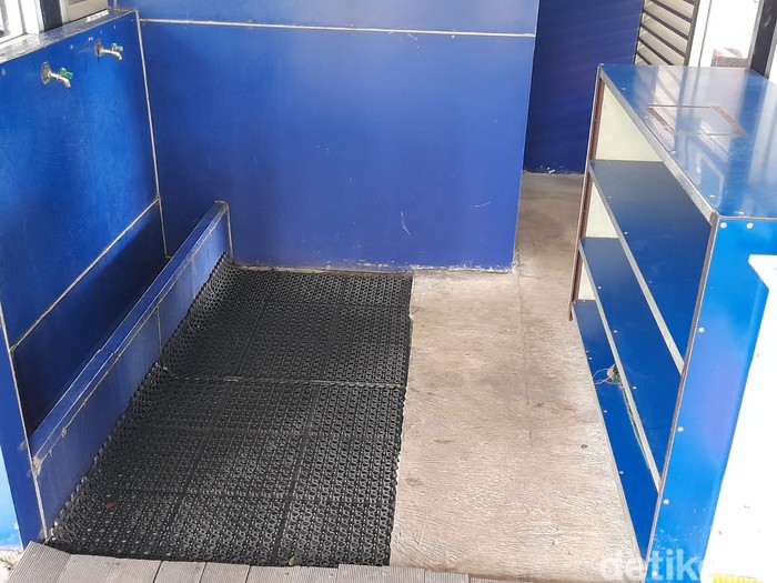 Tempat wudu di Halte Transjakarta Monas, Jl Medan Merdeka Barat, Jakarta Pusat, 7 Maret 2022. (Marteen Ronaldo Pakpahan/detikcom)