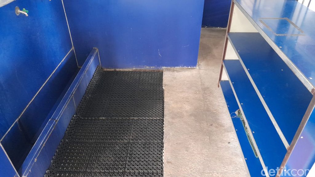 Tempat wudu di Halte Transjakarta Monas, Jl Medan Merdeka Barat, Jakarta Pusat, 7 Maret 2022. (Marteen Ronaldo Pakpahan/detikcom)