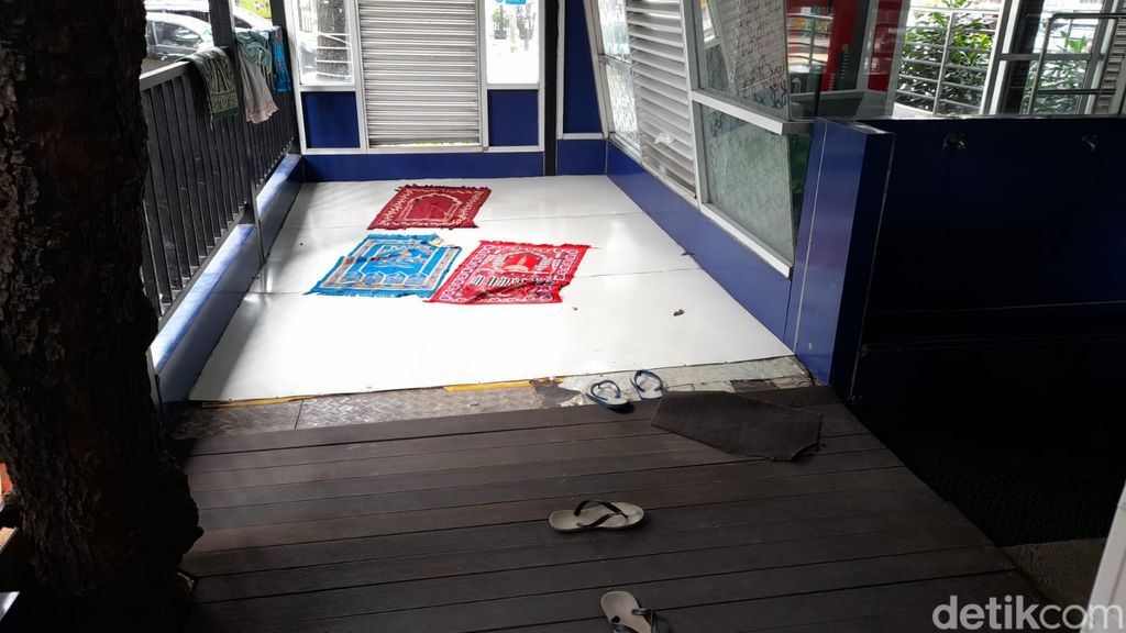 Tempat wudu di Halte Transjakarta Monas, Jl Medan Merdeka Barat, Jakarta Pusat, 7 Maret 2022. (Marteen Ronaldo Pakpahan/detikcom)