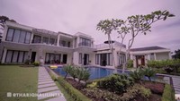 Thariq Halilintar menyewa satu unit rumah mewah di kawasan Bogor demi bisa dekat dengan Fuji. Foto: YouTube Thariq Halilintar