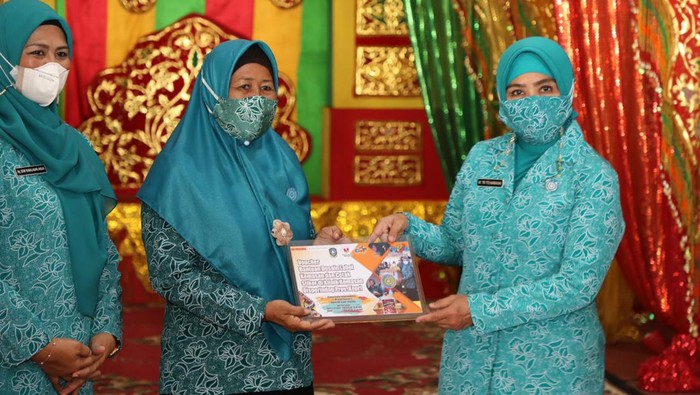 Tim Penggerak Pemberdayaan dan Kesejahteraan Keluarga (TP PKK) melakukan kunjungan ke Pulau Penyengat, Tanjungpinang, Kepulauan Riau.