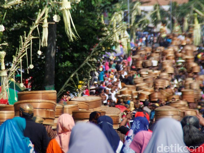 Pembukaan tradisi sadranan beberapa tahun lalu, sebelum pandemi COVID-19.