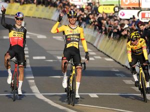 Trio Jumbo Visma Sabet Podium Paris-Nice Etape 1