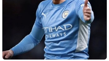 Harry Maguire yang didapuk sebagai bek termahal, kembali tampil flop. Foto: Twitter