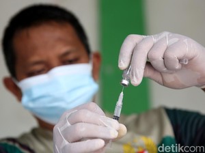 Dapat Beras-Minyak Goreng, Warga Parepare Rela Antri Divaksin