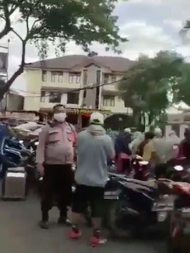 Viral Antrean Panjang Pembeli Minyak Goreng di Jaksel, Ini Faktanya