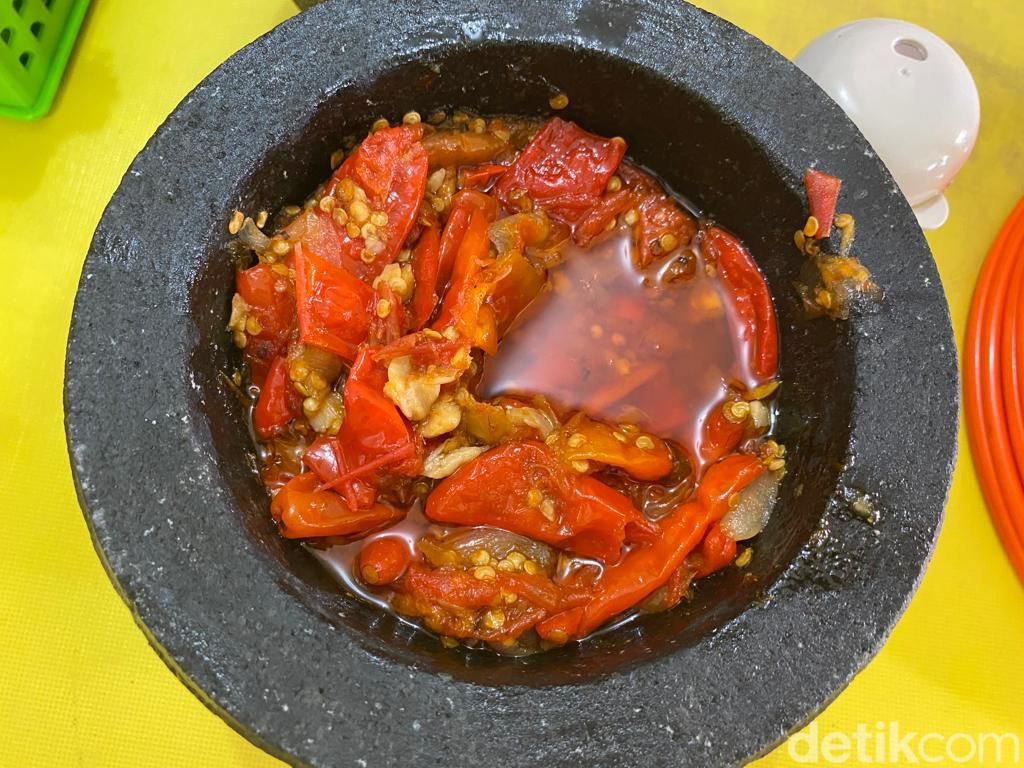 Warung Nasi Cipunjur: Gurih Nagih! Ada 37 Lauk Prasmanan Sunda yang Sedap di Depok