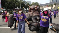 Adapun tuntutannya yakni mengesahkan RUU TPKS yang partisipatif dalam pembahasan dan pro korban.  