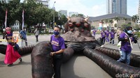 Mereka juga menuntut pemerintah untuk mewujudkan sistem perlindungan sosial yang tidak diskriminatif, inklusif dan menjamin setiap orang untuk bebas dari kemiskinan.   