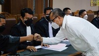 Ferdinand Hutahaean menjalani sidang dengan agenda pemeriksaan ahli di Pengadilan Negeri Jakarta Pusat, Jalan Bungur Besar Raya, Selasa (8/3/2022).