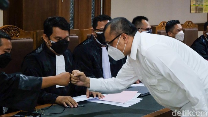 Ahli Agama hingga Forensik Digital Bersaksi di Sidang Ferdinand Hutahaean Ferdinand Hutahaean menjalani sidang dengan agenda pemeriksaan saksi di Pengadilan Negeri Jakarta Pusat, Jalan Bungur Besar Raya, Selasa (8/3/2022).