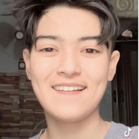 Angah demikian nama model hijab yang viral di Malaysia. Rupanya Angah bukanlah pria seperti yang dikira netizen saat dirinya viral. Foto: Instagram