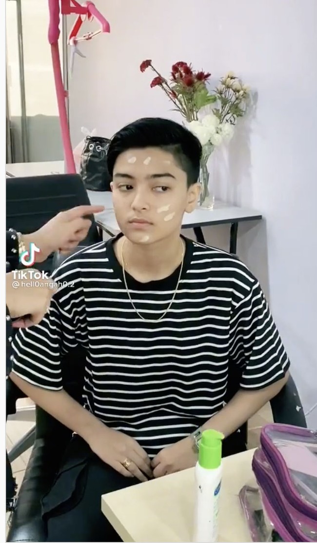 Dalam wawancara dengan mStar, Angah mengaku dirinya memang kerap mendapat kritikan soal penampilannya yang mirip pria. Namun dia memilih tidak pernah memasukkan ke dalam hati berbagai kritikan pedas tersebut. Foto: Instagram