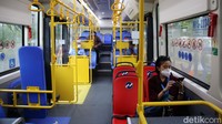 Jam operasional bus listrik TransJakarta ini dimulai pukul 06.00 WIB-21.00 WIB.