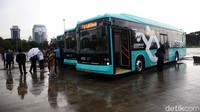 Pemprov DKI juga berkomitmen mengalihkan armada Transjakarta ke bus listrik.