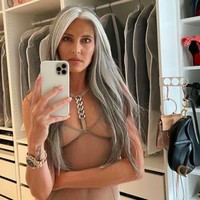 Inilah penampilan seksi Annika dengan rambut ubannya. Foto: dok. Instagram/@annikavonholdt