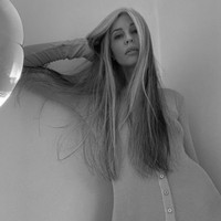 Tidak disangka, dia justru menerima respon baik dari banyak orang. “Aku mendapatkan banyak pujian karena rambutku,” ungkap Annika, seperti dikutip dari Daily Star. Foto: dok. Instagram/@annikavonholdt