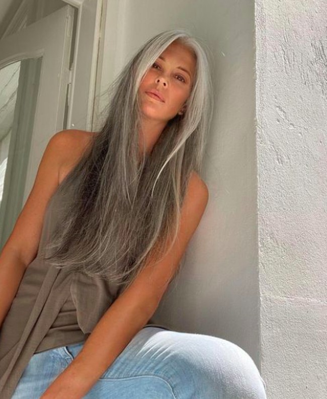 Aku banyak menerima perhatian secara seksual. Foto penis, gambar porno dikirim ke inbox-ku setiap harinya,” aku Annika. Foto: dok. Instagram/@annikavonholdt