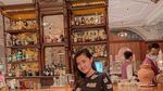 Potret Aspri Hotman Paris ke-18 Saat Sarapan di Hotel Mewah
