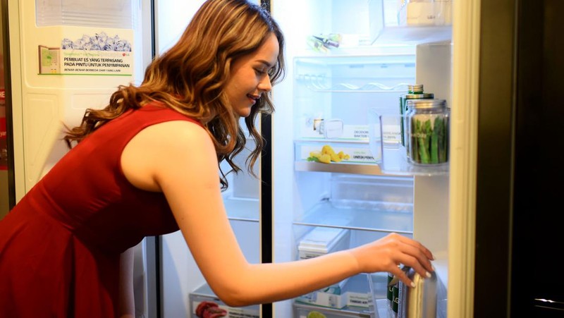 LG Electronics Indonesia mengenalkan Kulkas terbarunya InstaView dan Side by Side yang menawarkan keindahan desain dan peningkatan kenyamanan penggunanya.