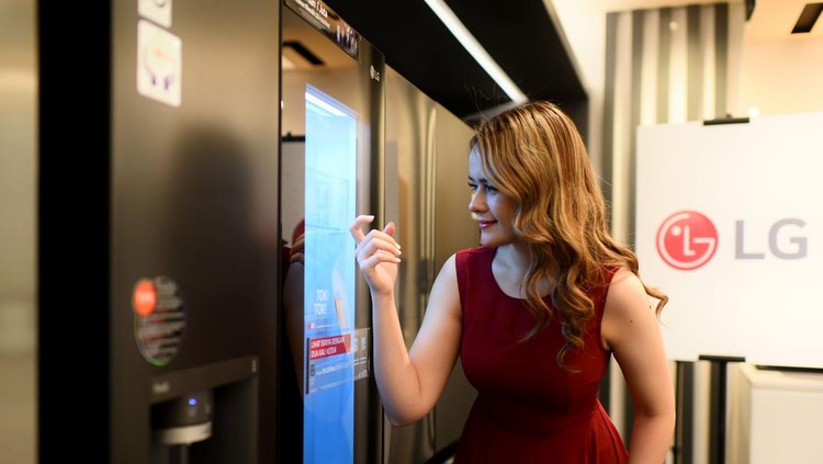 LG Electronics Indonesia mengenalkan Kulkas terbarunya InstaView dan Side by Side yang menawarkan keindahan desain dan peningkatan kenyamanan penggunanya.
