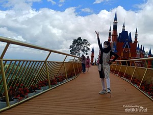 Wah! Ada Kastil Megah ala Moskow Punya Dewi Perssik di Subang