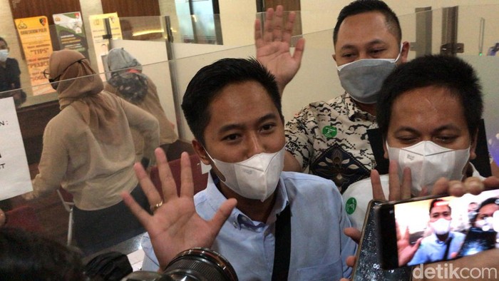 Doni Salmanan tebar senyuman