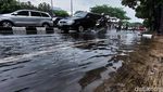 Drainase Buruk, Air Meluap ke Jalan Soekarno Hatta Bandung