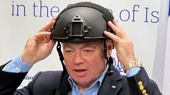 Ukrainian Ambassador to Israel Yevgen Korniychuk dons a helmet during a news conference at his embassy in Tel Aviv, Israel March 7, 2022. REUTERS/Rami Amichay
