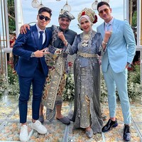 Kabar bahagia datang dari Venna Melinda. Ia akhirnya melangsungkan pernikahan dengan Ferry Irawan di Bali, Senin (7/3/2022). (Foto: Instagram/@bramastavria)