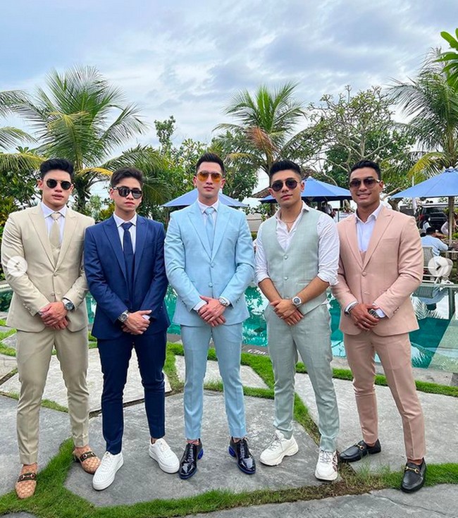 Aktor dan model 25 tahun itu juga memakai kacamata hitam bergaya aviator. (Foto: Instagram/@bramastavria)