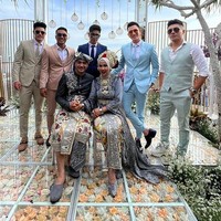 Kemeja berpotongan slim-fit tersebut sukses mempertegas postur tubuh Verrell yang atletis. (Foto: Instagram/@bramastavria)