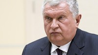 Hubungan Igor Sechin dengan Vladimir Putin cukup erat dan sudah berlangsung lama, menurut Uni Eropa yang mengumumkan sanksi terhadapnya pada 28 Februari. Ia disebut-sebut sebagai salah satu penasihat Putin yang paling dekat dan paling terpercaya, sekaligus kawan pribadinya. (Alexei Druzhinin, Sputnik, Kremlin Pool Photo via AP).