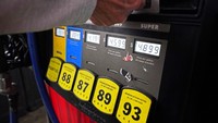 Gas paling mahal di negara itu adalah di California dengan harga US$5,2 per galon, diikuti oleh Hawaii (US$4,6), Nevada (US$4,5) dan Oregon (US$4,4). (AP/Gene J. Puskar)