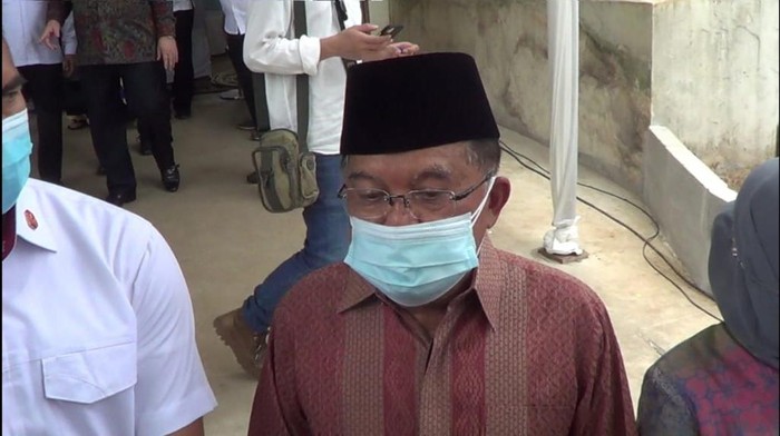 Jusuf Kalla melayat ke rumah duka Arifin Panigoro
