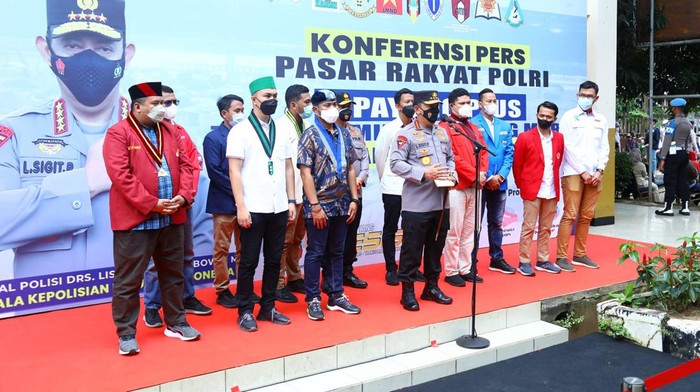 Kapolri Jenderal Listyo Sigit Prabowo menggencarkan akselerasi vaksinasi