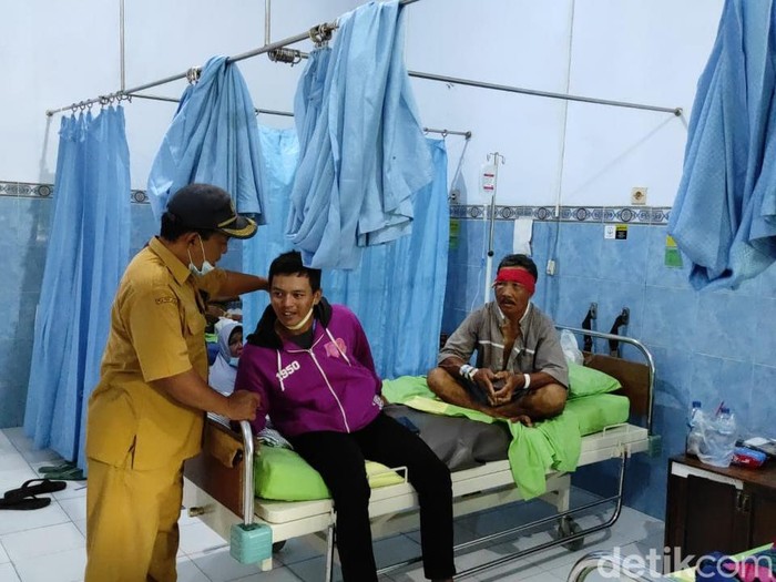 Kaur Kesra Suhudi menjenguk korban