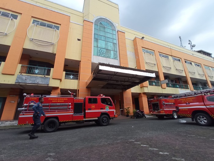 Kebakaran terjadi di Grand Mall Bekasi (Fakhri-detikcom)