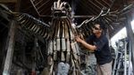 Keren, Instalasi Burung Garuda Ini Terbuat dari Knalpot Brong