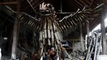 Keren, Instalasi Burung Garuda Ini Terbuat dari Knalpot Brong