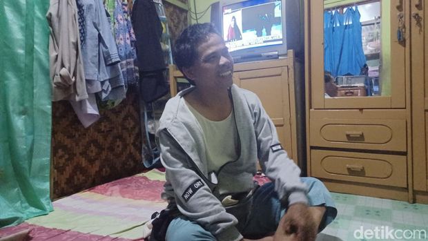 Ketua RT 5 Amin Sayumi.