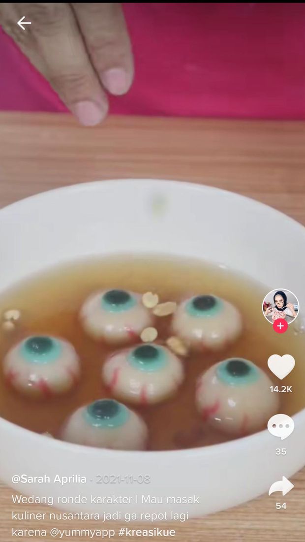 Kue Berbentuk Pocong hingga Boneka Santet