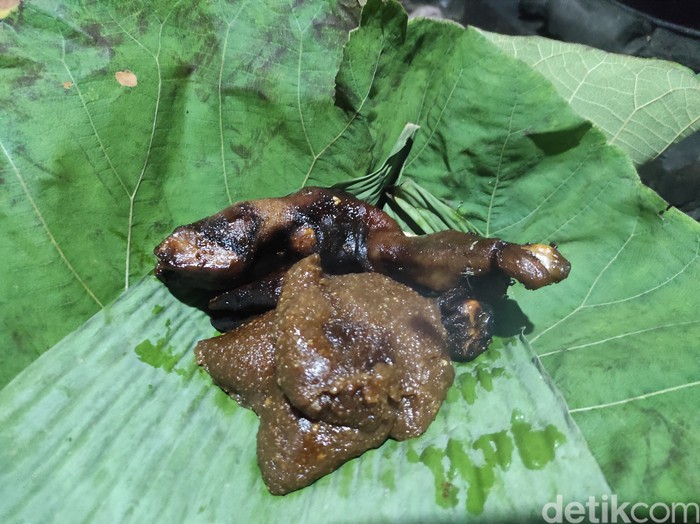 Makanan petis yang dijual Patmi (60), warga Dusun Gadu, Desa Batuwarno, Kecamatan Batuwarno.