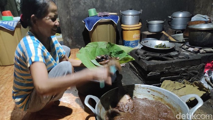 Makanan petis yang dijual Patmi (60), warga Dusun Gadu, Desa Batuwarno, Kecamatan Batuwarno.