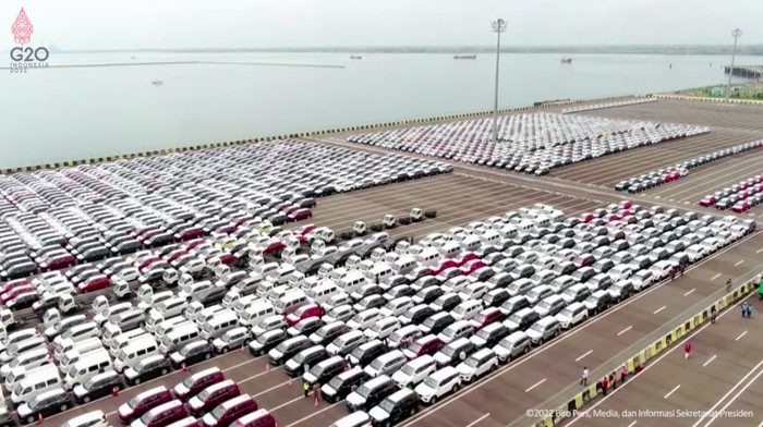 Mobil buatan Indonesia yang akan diekspor ke luar negeri dari Pelabuhan Patimban