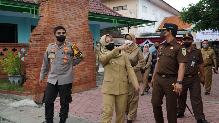 Ning Ita Saat Meresmikan Kampung RJ