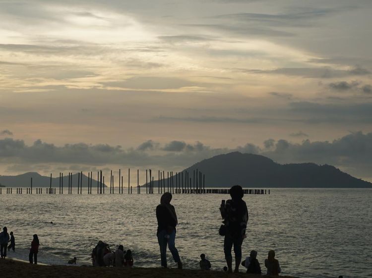Potret Senja Tenggelam dengan Indah di Singkawang
