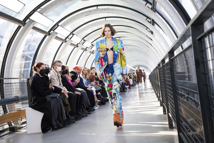 Paris Fashion Stella McCartney F/W 22-23 A model wears a creation for the Stella McCartney Ready To Wear Fall/Winter 2022-2023 fashion collection, unveiled during the Fashion Week in Paris, Monday, March 7, 2022. (Photo by Vianney Le Caer/Invision/AP)