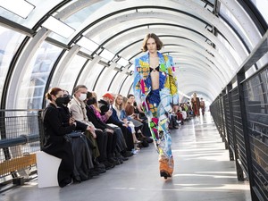 Ini Perbedaan Paris Fashion Week dengan Paris Fashion Show yang Bikin Heboh